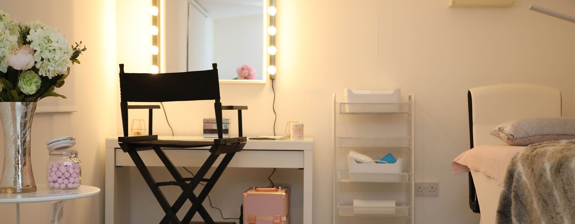 8-565A0972-makeup-box-1920x750